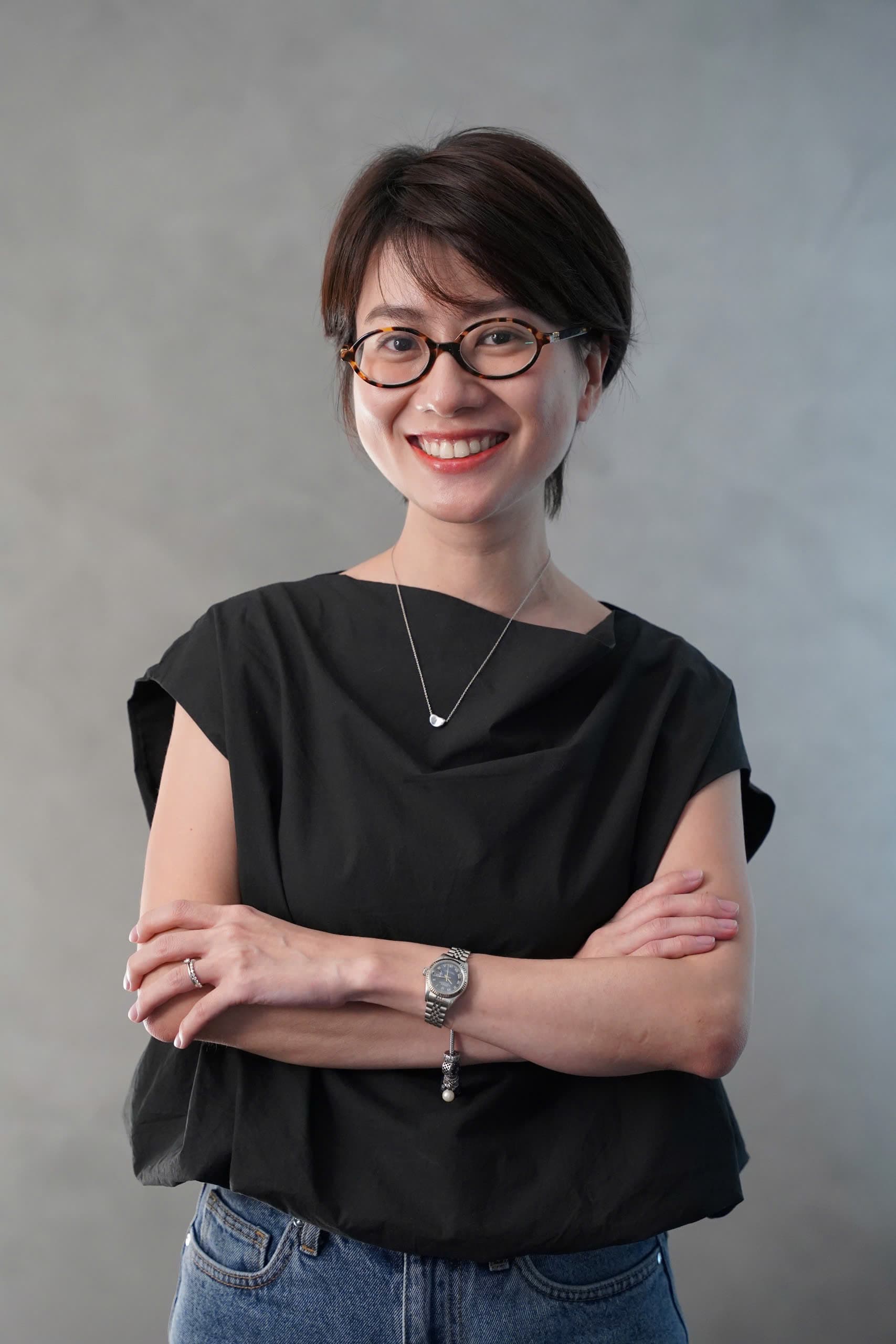 Ms. Uyên Trần